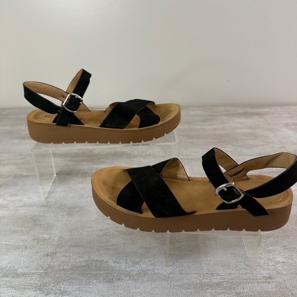 Soda Women’s Chester Ankle Straps Flat form Sandals Size 6 Black